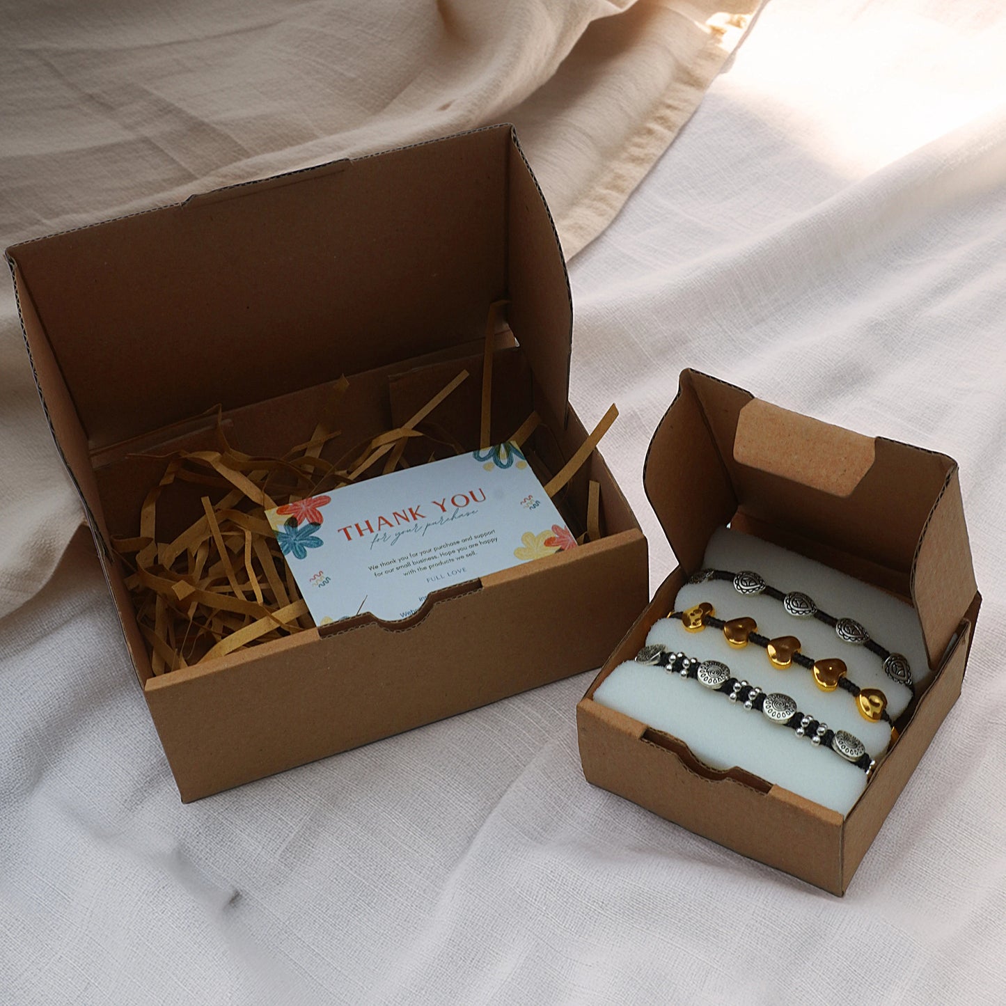 Camins Fashion bracelet packaging featuring eco-friendly kraft boxes with artisan jewelry and thank-you cards — minimal, elegant, and perfect for gifting.