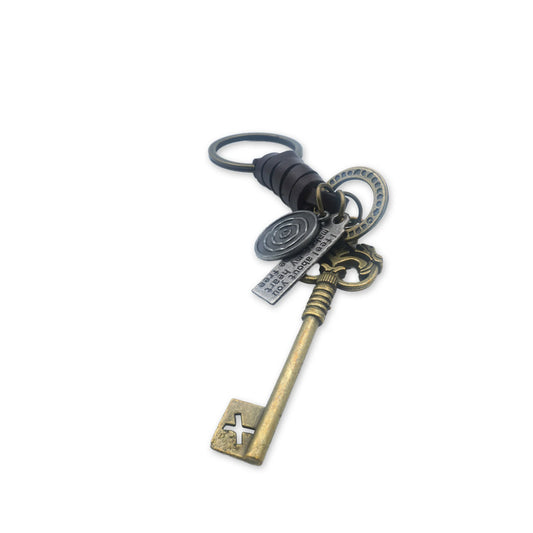 Vintage Key Charm Keychain – Unlock Your Style with this handcrafted accessory featuring an antique-style key charm, adding a touch of timeless elegance to your everyday ensemble.